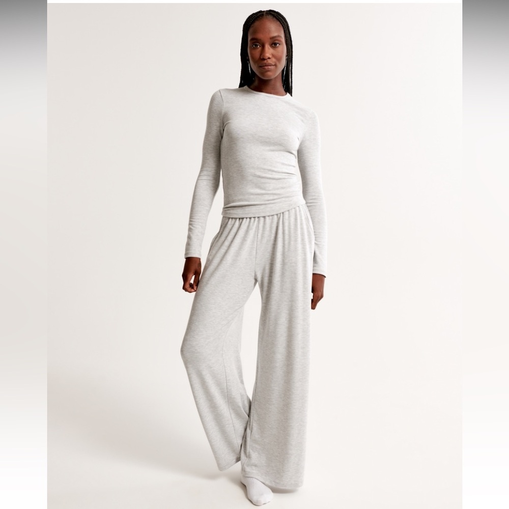 Abercrombie & Fitch Cozy Cloud Knit Wide Leg Pant